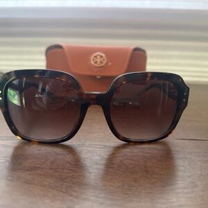 Tortoise Shell Sunglasses with Case